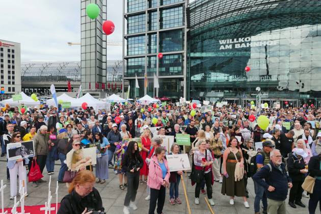 Berlin, March for Life and counter-protest