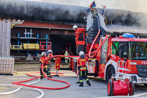 Baden-Württemberg, Brand auf Landwirtschaftsbetrieb in Grosselfingen