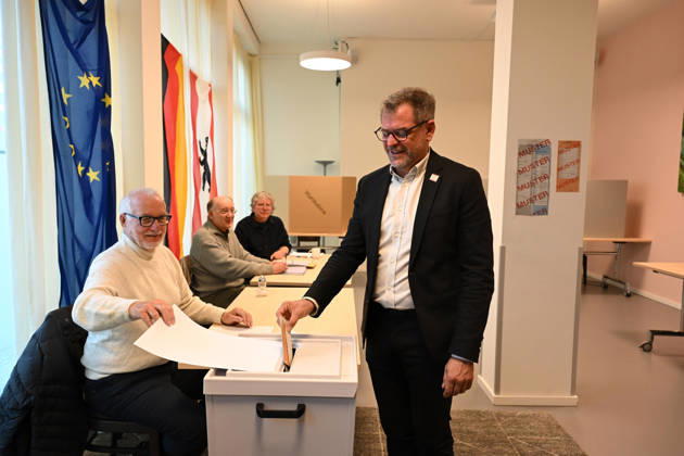 Election in Berlin, Werner Graf casts his vote
