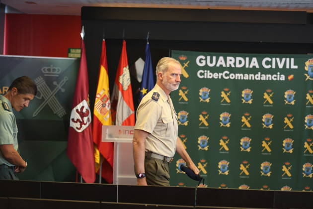 Royals: Felipe of Spain visits the Guardia Civil in León