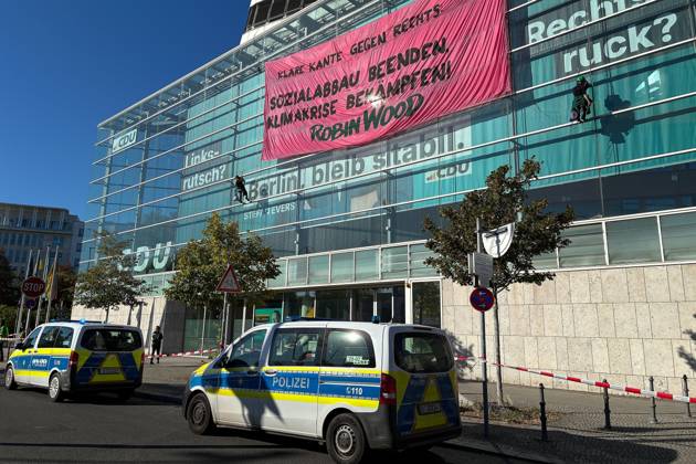 Berlin: Robin Wood activists occupy CDU headquarters