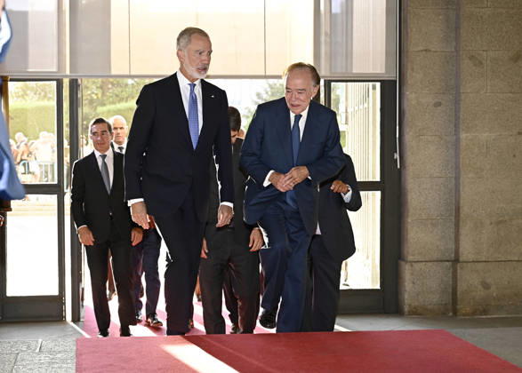 Royals: King Felipe of Spain visits Giacomo Puccini in Madrid