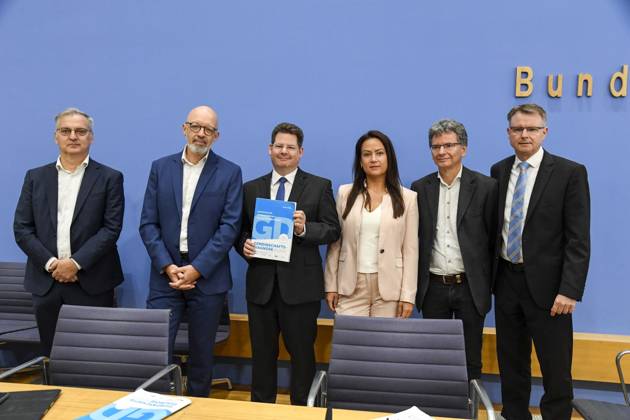 Berlin, Federal Press Conference to present the Autumn 2026 Joint Economic Forecast by the economic research institutes