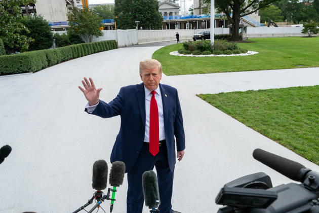 USA: Donald Trump before leaving for a football match in Washington