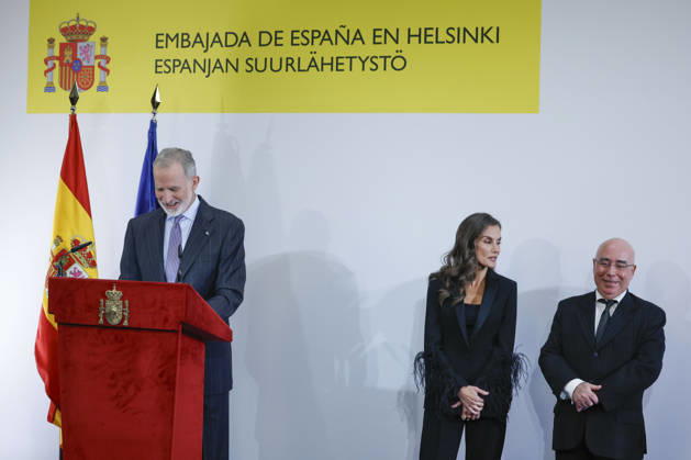 Royals: Queen Letizia welcomes representatives of the Spanish community at the Spanish Embassy in Helsinki