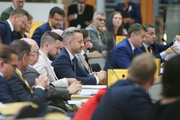 Sachsen-Anhalt, Konstituierende Sitzung des Landtags in Magdeburg