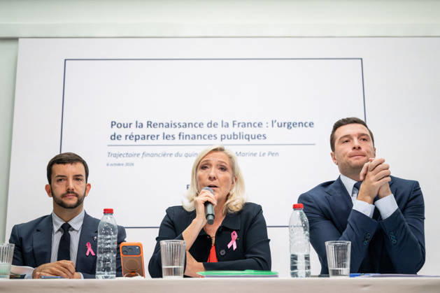 Frankreich, Marine Le Pen und Jordan Bardella Pressekonferenz in Paris