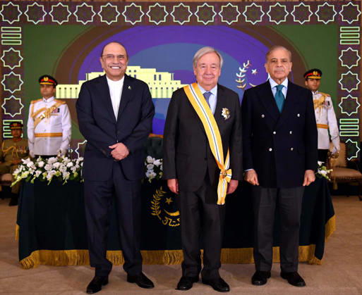 Pakistan, Ishaq Dar und Antonio Guterres bei gemeinsamem Pressestatement in Islamabad