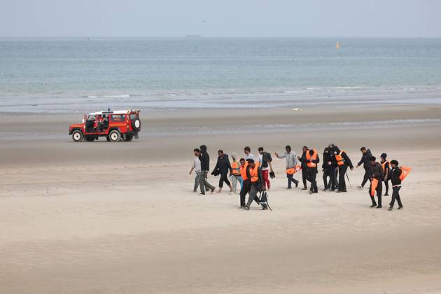 Frankreich, Migranten auf dem Weg über den Ärmelkanal nach England