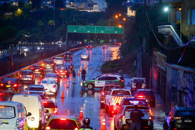 Chile, Unwetter löst Erdrutsch in Vina del Mar aus