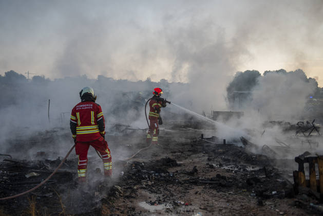 Spanien, Castilla-La Mancha, Brand in Shantytown in Albacete
