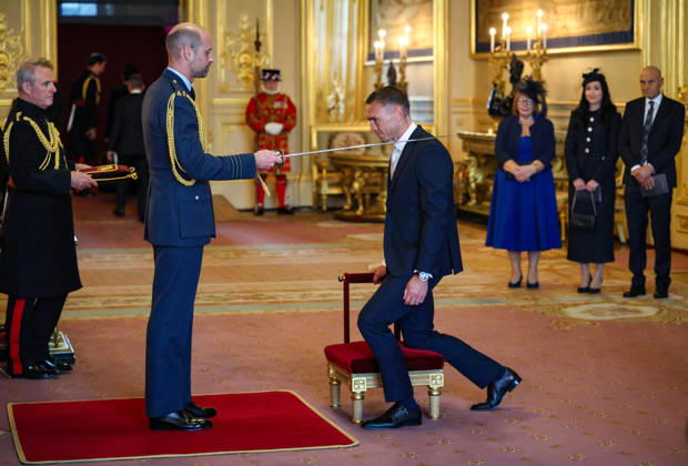 Royals: Prince William of Wales knights Sir Kevin Sinfield at Windsor Castle
