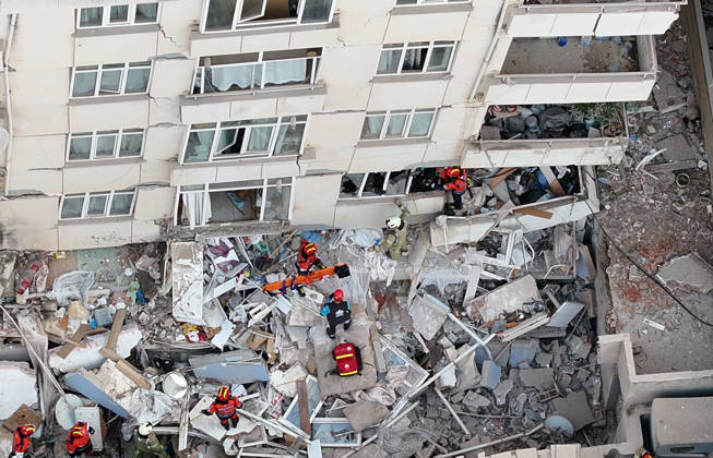 Türkei, Teileinsturz eines Wohngebäudes in Istanbul