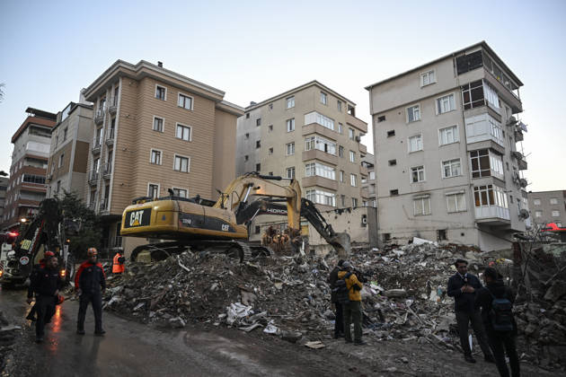 Türkei, Rettungsarbeiten nach Teileinsturz eines Wohngebäudes in Istanbul