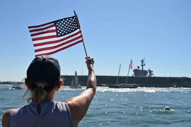 USA, USS Abraham Lincoln läuft in San Diego ein