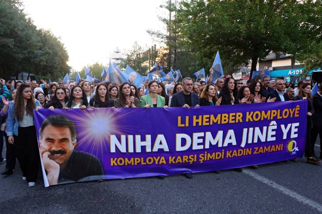 Türkei, Anhänger von Abdullah Öcalan protestieren in Diyarbakir
