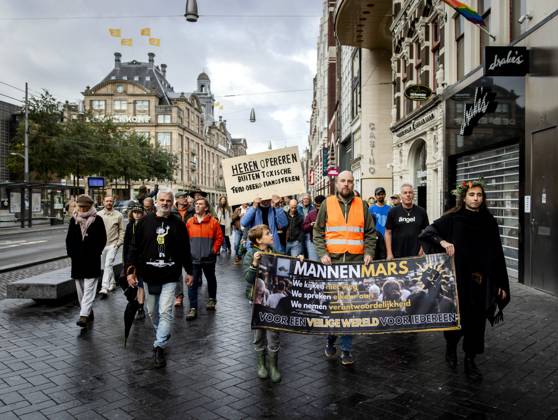 Niederlande, Männermarsch gegen Gewalt an Frauen in Amsterdam