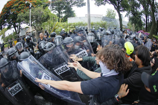 Mexico: Clashes during protests over drinking water in Guadalajara