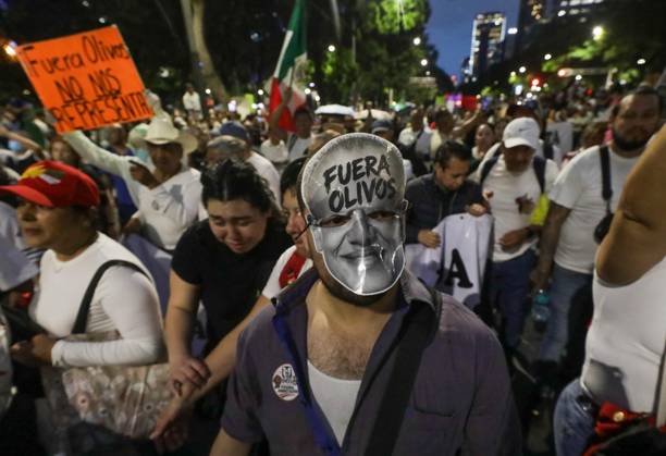 Mexico, Mexico City: IMSS workers launch a mass march at the Centro Médico Siglo XXI