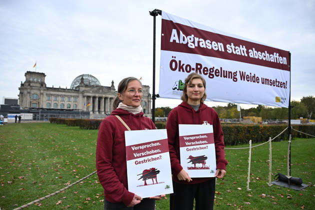Berlin, Protestaktion vor dem Bundestag zur Umsetzung der Öko-Regelung Weide