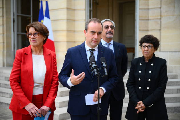 Frankreich, Pressekonferenz nach Sitzung zum Wiederaufbauplan für die Landwirtschaft in Paris