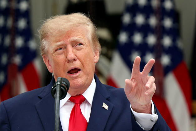 USA, Donald Trump spricht zu Mitgliedern von Berufsverbänden der Polizei und Feuerwehr im Rosengarten in Washington DC