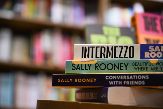 UK: Sales of Sally Rooney’s books suspended due to her support for Palestine Action