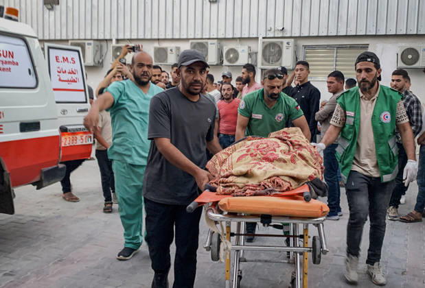 Middle East conflict, Gaza: the dead are being taken to Al-Shifa Hospital in Gaza City
