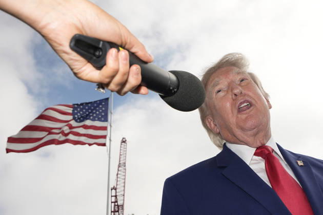 USA: Donald Trump makes a statement to the press before leaving Washington DC