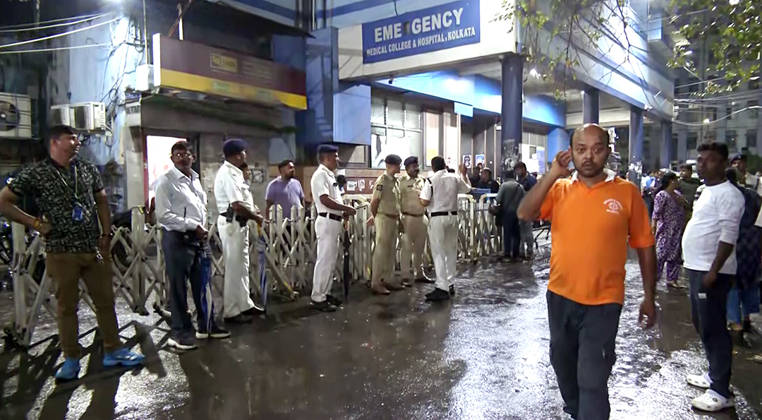 India: Stampede at the Durga Puja festival in Kolkata
