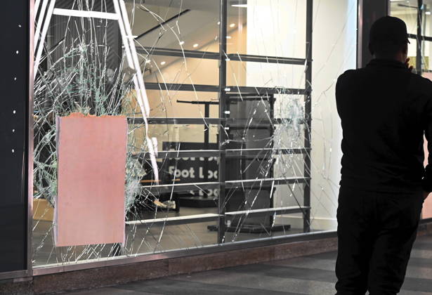 Italy: Damage following violent protests in Milan