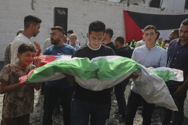 Nahostkonflikt, Gaza, Beerdigung von 75 Palästinensern, deren Leichen im Stadtteil Al-Daraj geborgen wurden in Gaza-Stadt