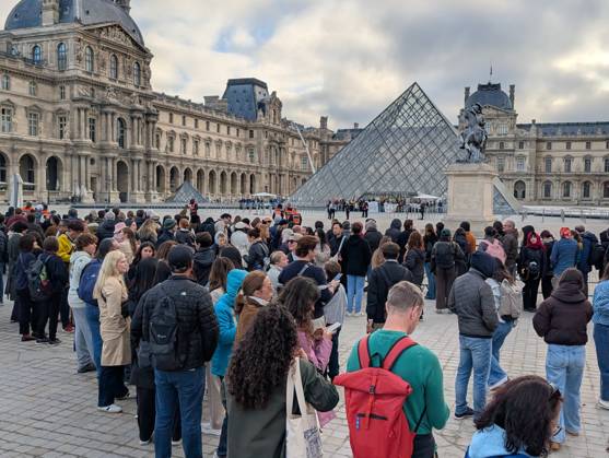 France: Protesters block the entrances to the Louvre in Paris