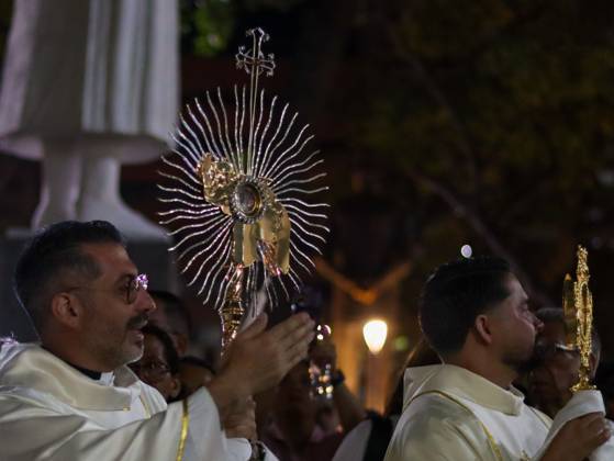 Venezuela, Caracas, Gläubige versammeln sich in der Kirche La Candelaria zum Jahrestag der Heiligsprechung