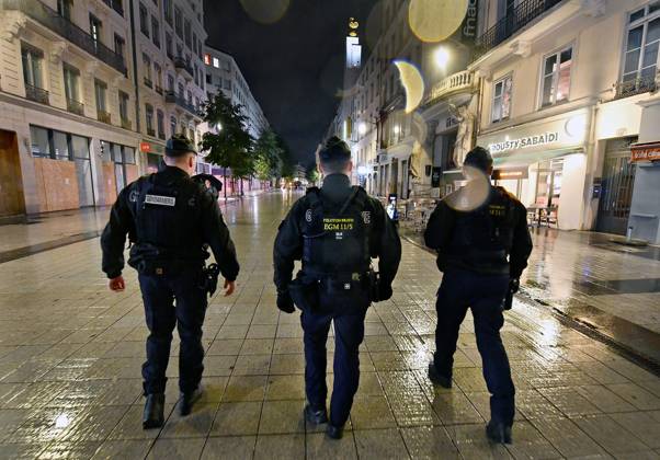 Proteste in Frankreich, Ausgangssperre in Lyon