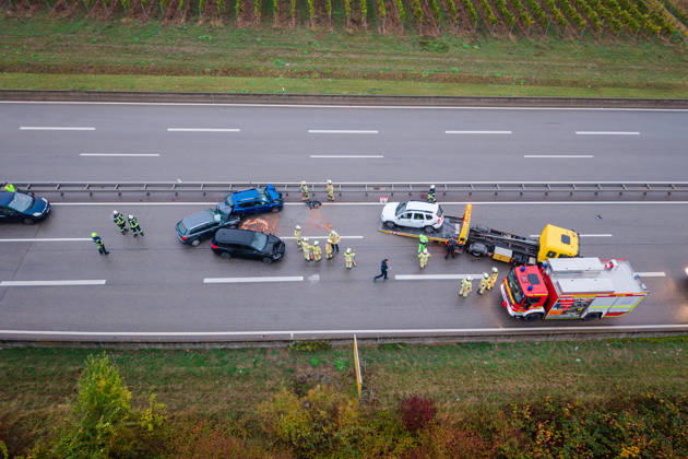 Rheinland-Pfalz, Auffahrunfall mit sieben Fahrzeugen auf B41 bei Bad Kreuznach