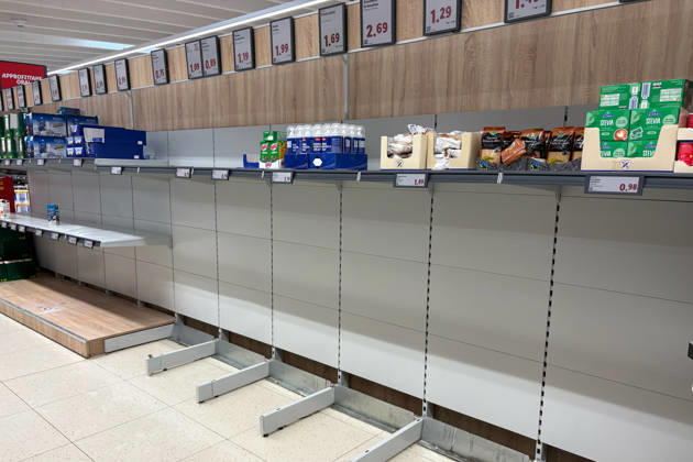 Italy: Empty supermarkets following protests against high petrol and diesel prices in Sicily