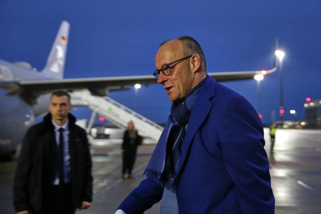 Berlin, Abflug von Friedrich Merz nach Montenegro