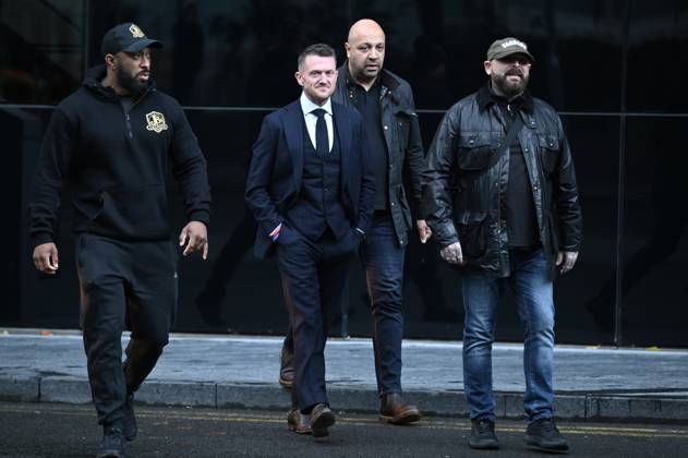 Großbritannien, Rechtsextremer Aktivist Tommy Robinson vor Gericht in London