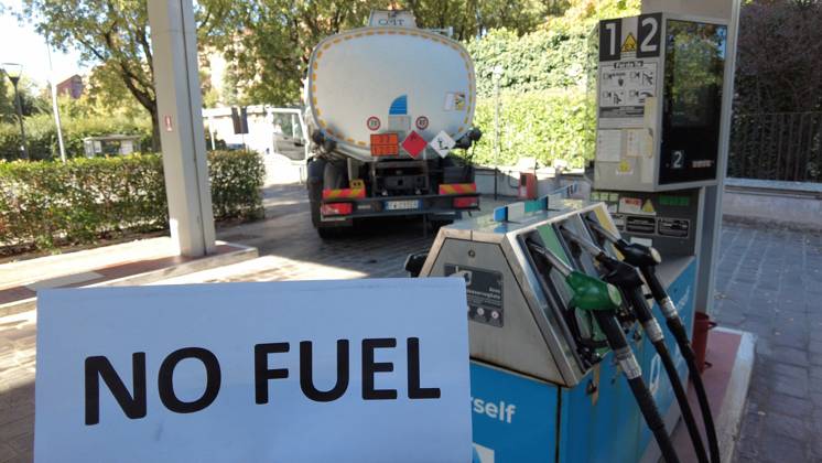 Italy: Empty petrol stations following protests against high petrol and diesel prices in Milan