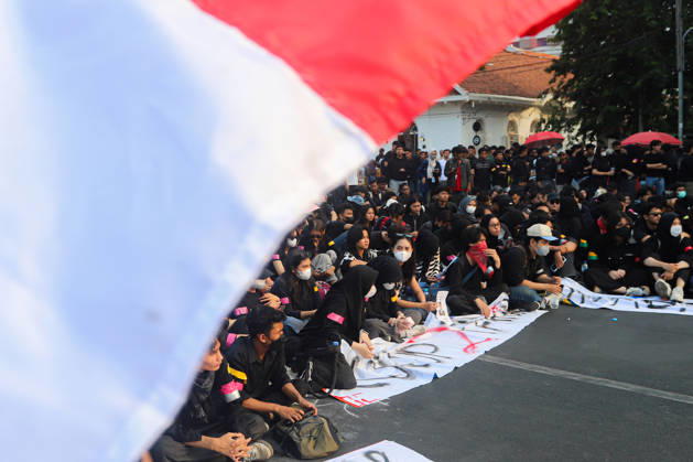 Indonesien, Proteste in Surabaya