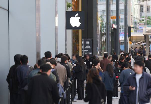 South Korea: foldable iPhone model on sale in Seoul