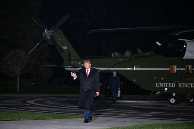 USA, mid-term elections, Donald Trump returns from his campaign in Iowa