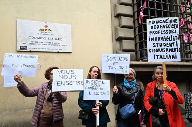 Italien, Offene Unterrichtsstunde von Lehrern vor besetzter Schule am Machiavelli-Gymnasium in Florenz