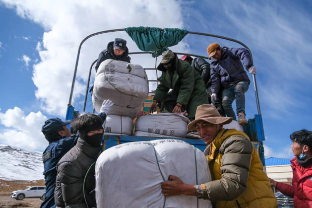Earthquake in the Chinese autonomous region of Tibet, clean-up operations and emergency aid