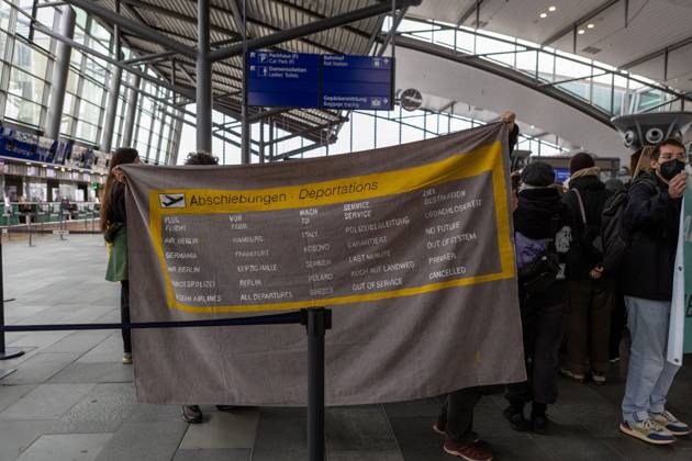 Saxony: Protest against deportations at Leipzig Airport