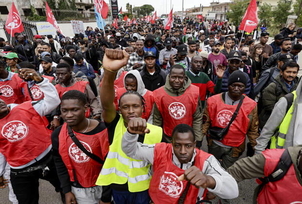 Italy: Protest against deportation centres