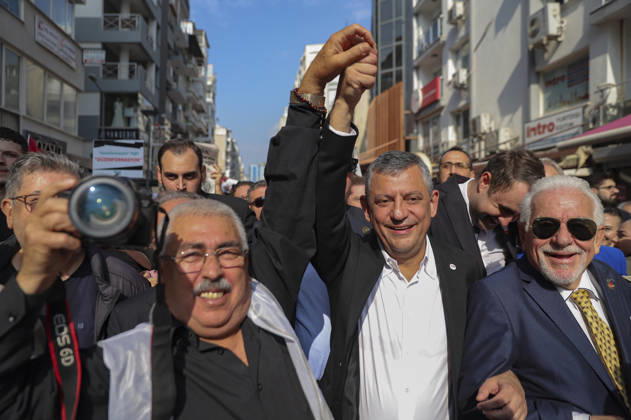Turkey: Journalists demonstrate for press freedom in Izmir
