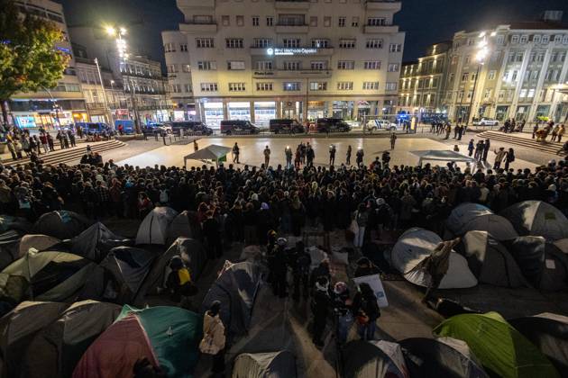 Portugal, housing crisis, police clear protest camp in Porto