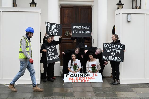 United Kingdom: Fossil Free London protest against Equinor’s oil profits outside the Norwegian Embassy in London